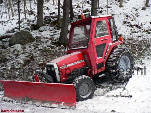Massey Ferguson 1240 specificaties 